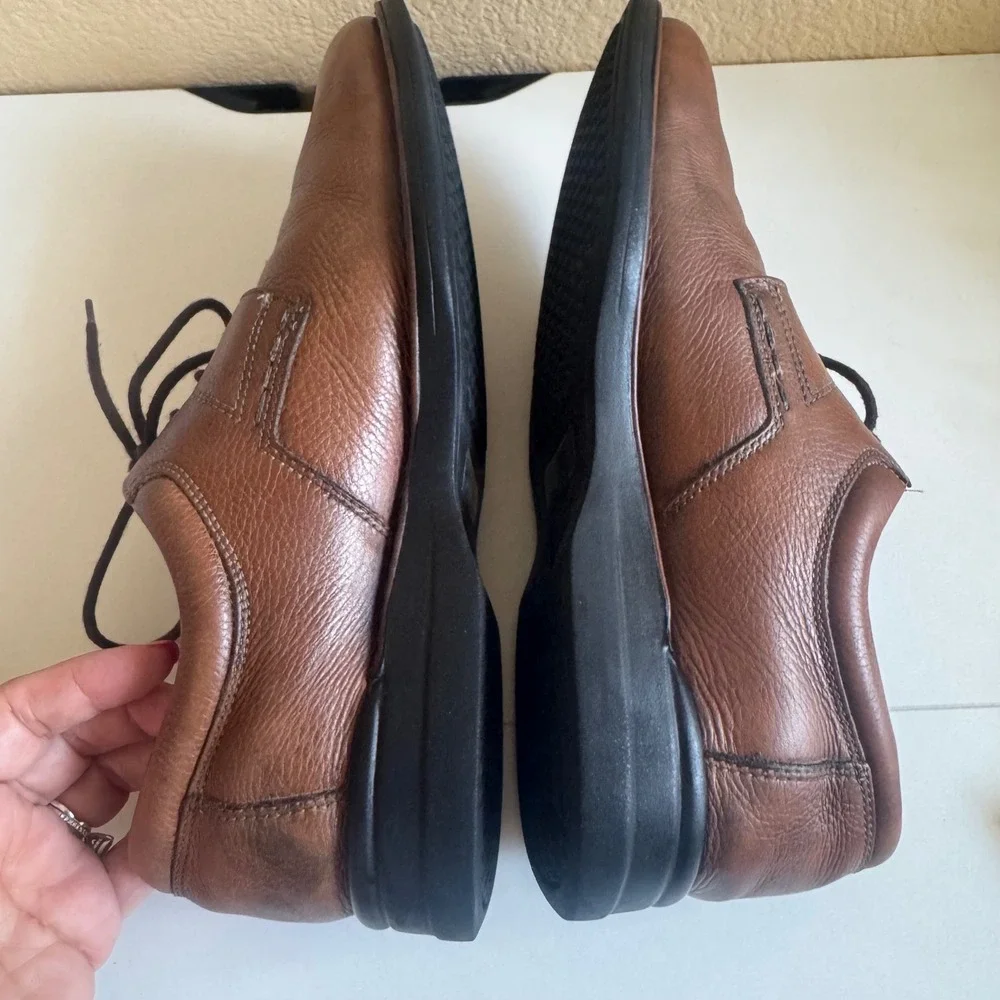 Johnston & Murphy XC4 Mens 9.5 M Brown Leather Sheepskin Lining Shoes 20-7258